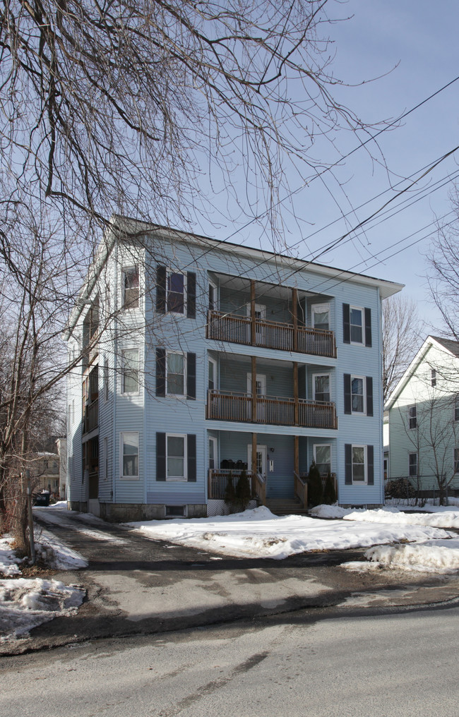 11 Parker St in Pittsfield, MA - Foto de edificio - Building Photo