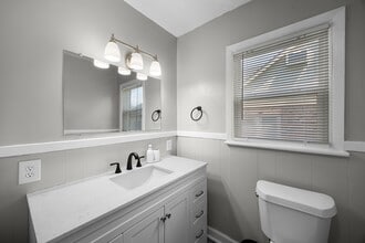 1056 Campbell St in Jackson, TN - Building Photo - Building Photo