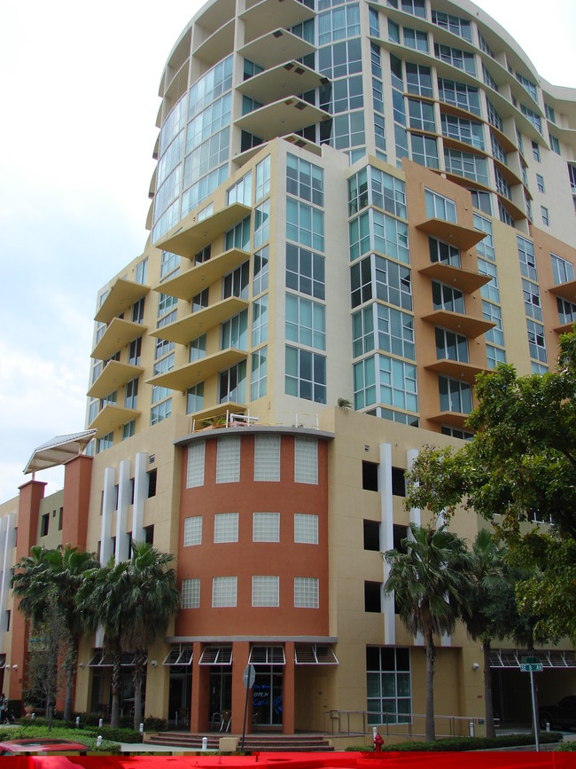 Venezia Las Olas in Fort Lauderdale, FL - Building Photo - Building Photo