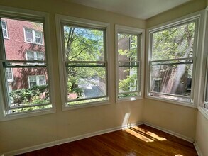 1407 Beacon St, Unit 2 in Brookline, MA - Foto de edificio - Building Photo