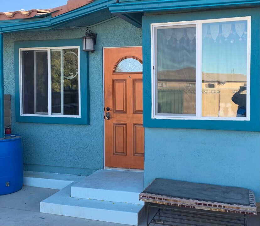 8645 Rancho Destino Rd in Las Vegas, NV - Building Photo