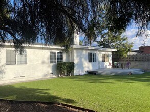 5340 W Falls View Dr in San Diego, CA - Building Photo - Building Photo