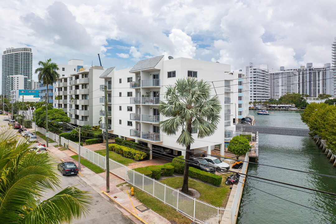 Arcadia Condominiums in Miami Beach, FL - Foto de edificio
