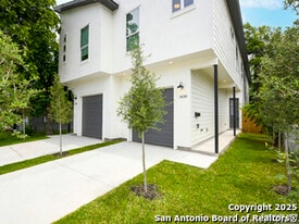 1430 Hays St in San Antonio, TX - Building Photo