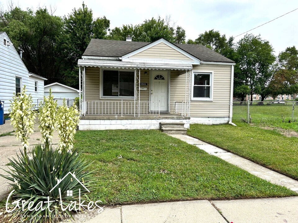 8501 Westminster Ave in Warren, MI - Foto de edificio