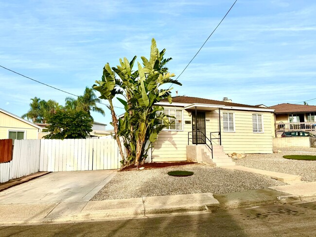 6724-6726 S Elman St