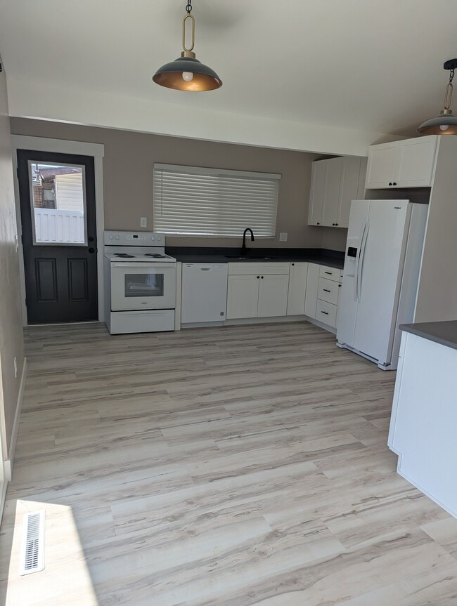 8173 S Adams St in Midvale, UT - Building Photo - Building Photo