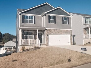 568 Country Oak Dr in Asheville, NC - Building Photo - Building Photo