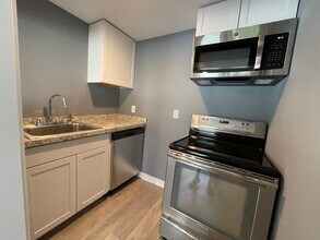 220 Maple Ave, Unit 1 in Saratoga Springs, NY - Building Photo - Building Photo