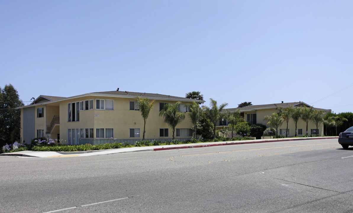 1021 Cliff Dr in Santa Barbara, CA - Foto de edificio