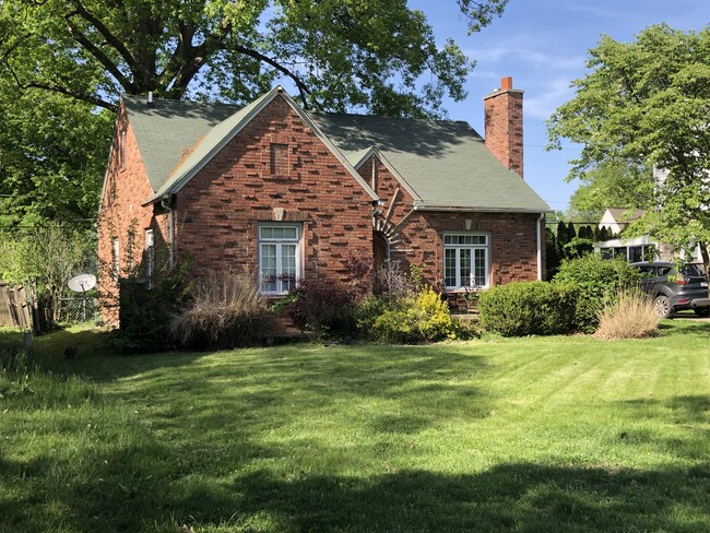 property at 438 W 44th St