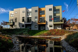 18875 Riversouth Terrace in Fairview Park, OH - Building Photo - Building Photo