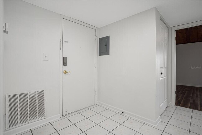 200 Maitland Ave in Altamonte Springs, FL - Building Photo - Building Photo