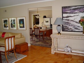 2130 Ward Way in Woodside, CA - Foto de edificio - Building Photo