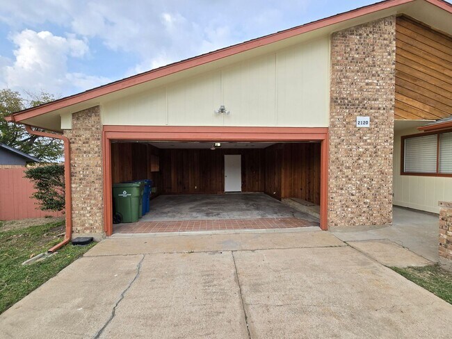 2120 Via Estrada in Carrollton, TX - Building Photo - Building Photo