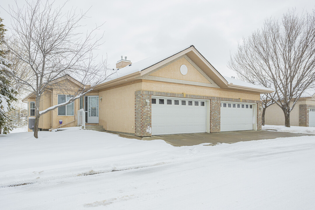 Emerald Park in Calgary, AB - Building Photo