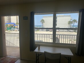 3727 S Atlantic Ave in Daytona Beach, FL - Building Photo - Building Photo