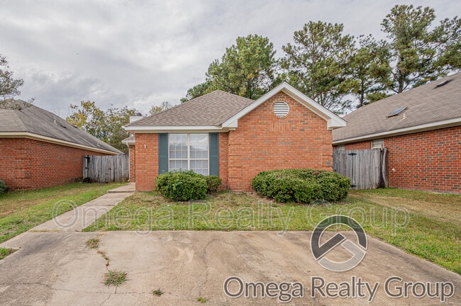 8508 English Oak Loop in Montgomery, AL - Building Photo - Building Photo