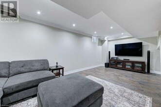 131 Spring Creek Dr in Waterdown, ON - Building Photo - Building Photo