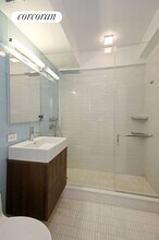 211 E 51st St in New York, NY - Building Photo - Building Photo