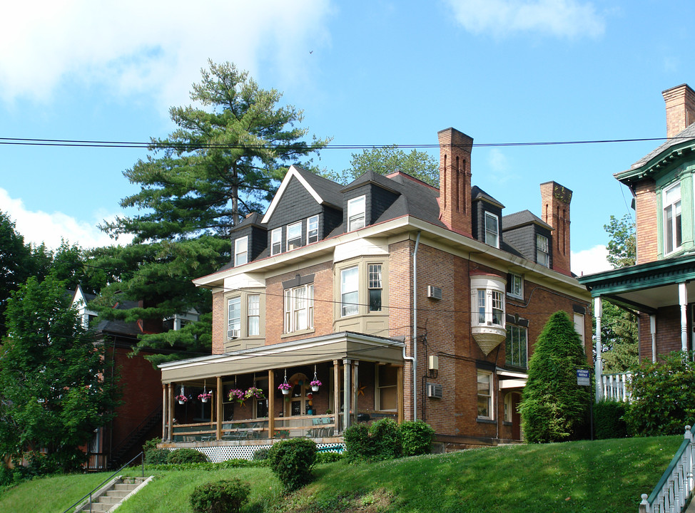 342 S Graham St in Pittsburgh, PA - Foto de edificio
