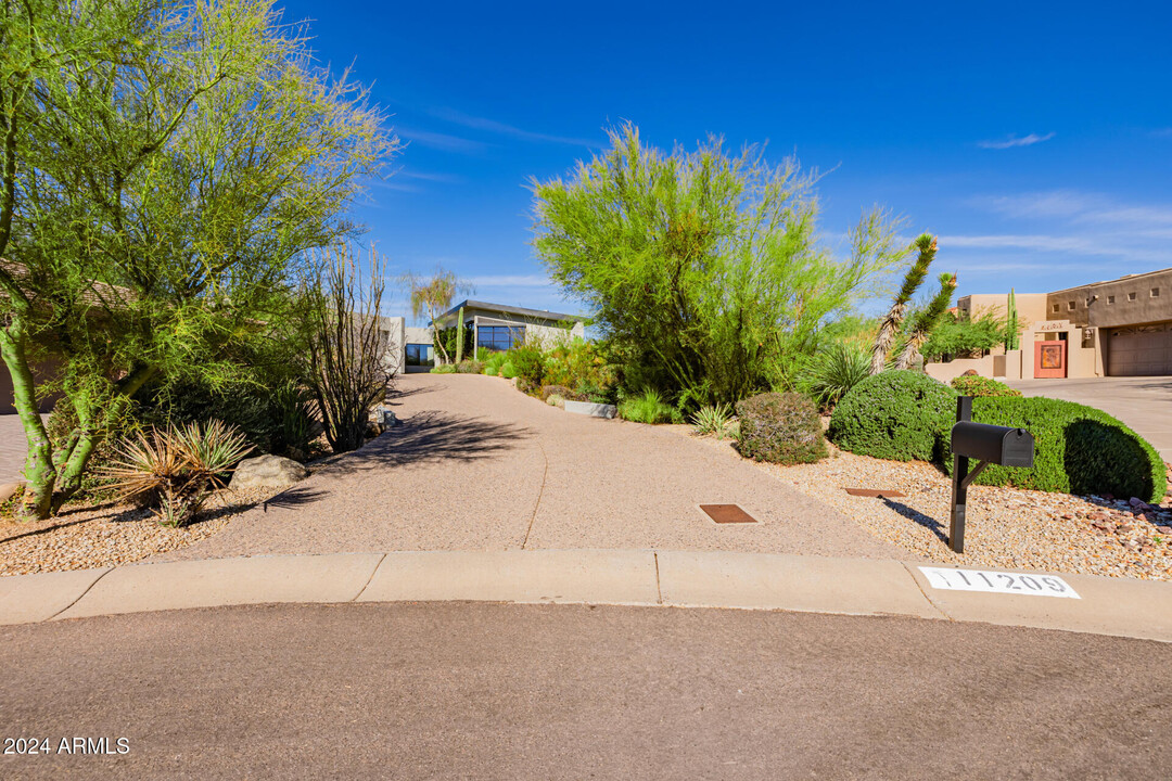 11209 E Dale Ln in Scottsdale, AZ - Building Photo