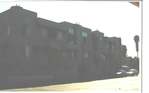 1164 N Van Ness Ave in Los Angeles, CA - Foto de edificio - Building Photo