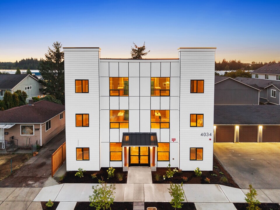 4034 S Puget Sound Ave in Tacoma, WA - Foto de edificio