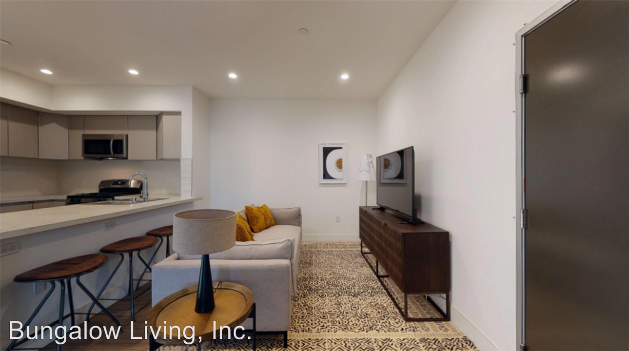 4909 Rosewood Ave in Los Angeles, CA - Building Photo