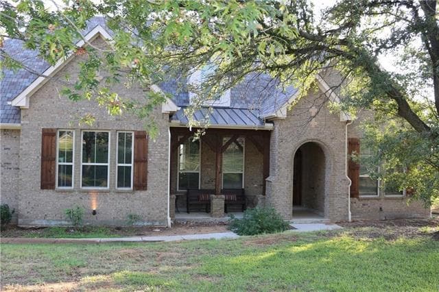 property at 1604 E Hickory Hill Rd