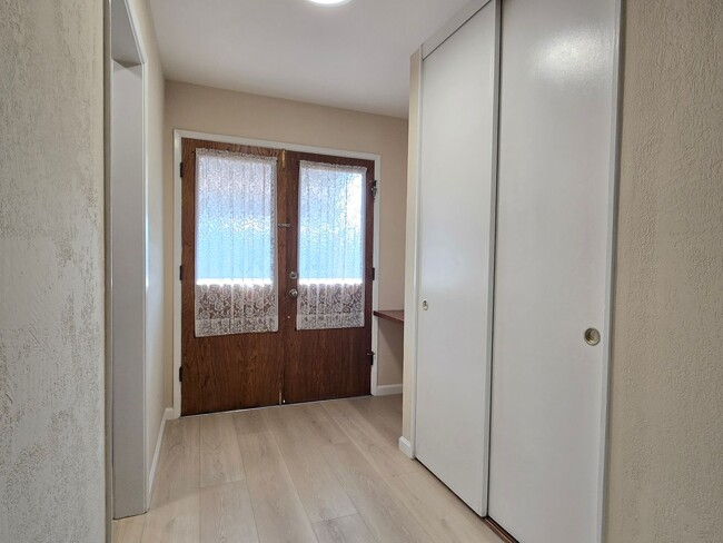 1542 Parkview Ave in San Jose, CA - Foto de edificio - Building Photo