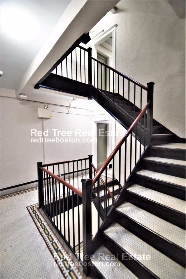 288 Chestnut Hill Ave, Unit 14 in Boston, MA - Foto de edificio - Building Photo