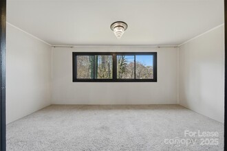 2705 N Center St in Hickory, NC - Building Photo - Building Photo