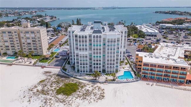 4950 Gulf Blvd in St Pete Beach, FL - Foto de edificio - Building Photo