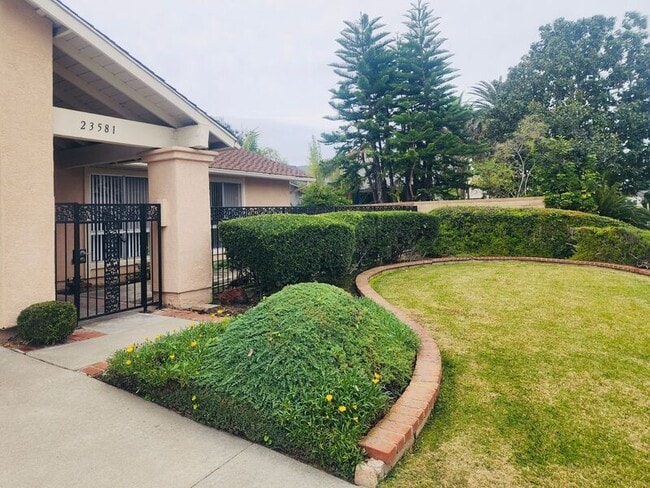 23581 Via Calzada in Mission Viejo, CA - Building Photo - Building Photo