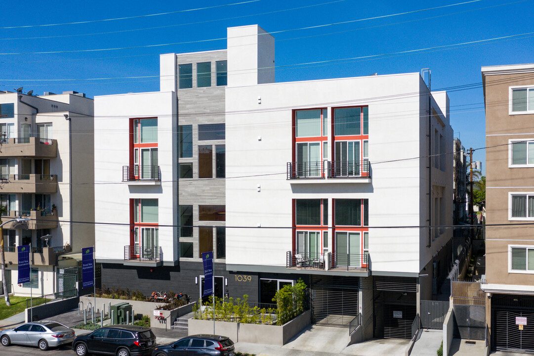 Lido Apartments - 1039 S Hobart in Los Angeles, CA - Foto de edificio