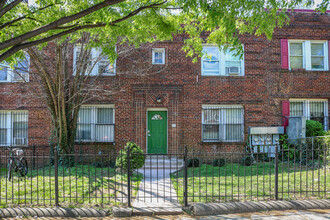 1715 H St NE in Washington, DC - Building Photo - Building Photo