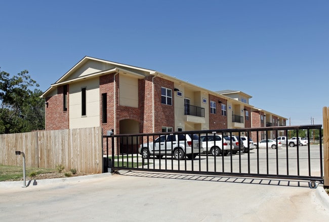715 Monnett Apartments in Norman, OK - Building Photo - Building Photo