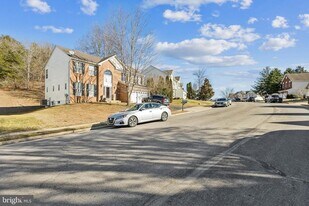 2958 Myrtlewood Dr in Dumfries, VA - Building Photo