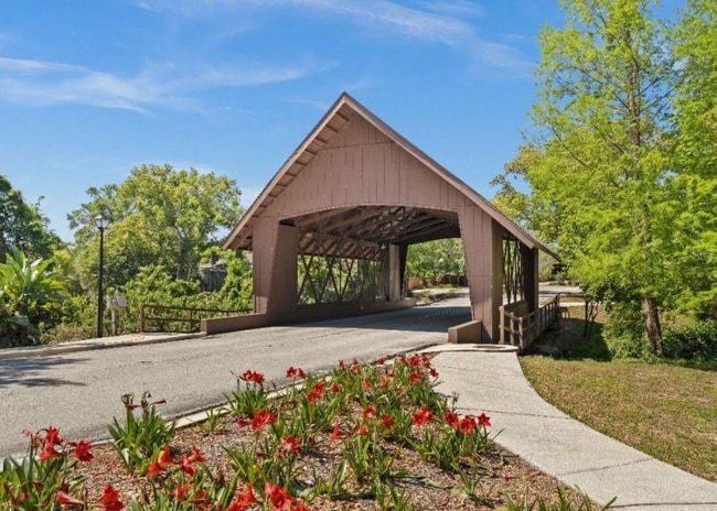 property at 949 Cinnamon Ct