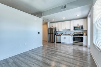 Lake Maggiore in St. Petersburg, FL - Building Photo - Interior Photo