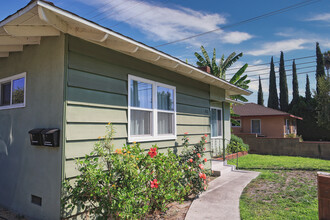 812 S Mayflower Ave in Monrovia, CA - Building Photo - Building Photo