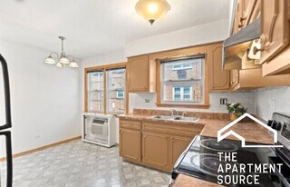 9575 Maple Dr in Rosemont, IL - Building Photo