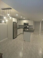 6042 S Kolmar Ave, Unit G in Chicago, IL - Foto de edificio - Building Photo