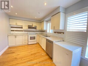 33 Caranci Crescent in Brampton, ON - Building Photo - Building Photo