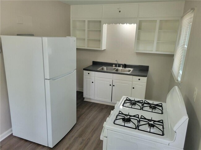 3748 Clairmont Rd in Chamblee, GA - Building Photo - Building Photo