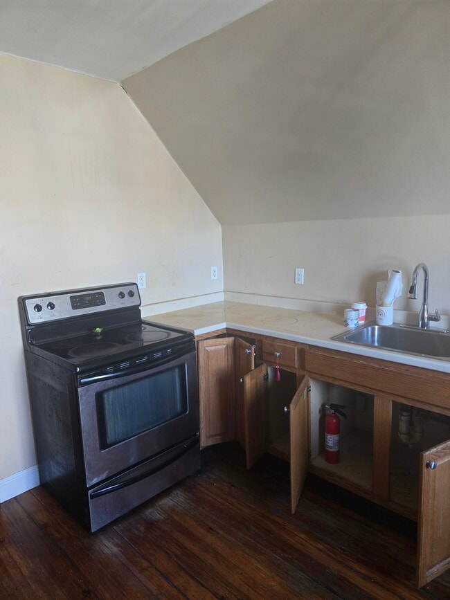 38 Claybourne St, Unit 3 in Boston, MA - Foto de edificio - Building Photo