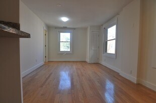 4840 MacArthur Blvd NW in Washington, DC - Building Photo