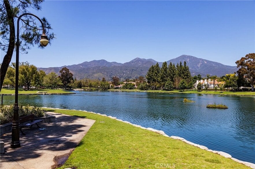225 Montana Del Lago Dr in Rancho Santa Margarita, CA - Building Photo