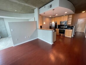 3324 Peachtree Rd NE in Atlanta, GA - Building Photo - Building Photo